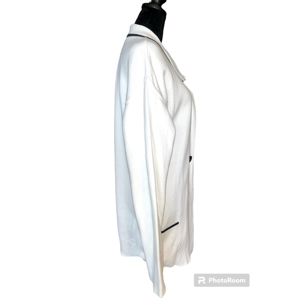 Women’s Lacoste Vintage One Button Cardigan Sweater - Picture 2 of 8